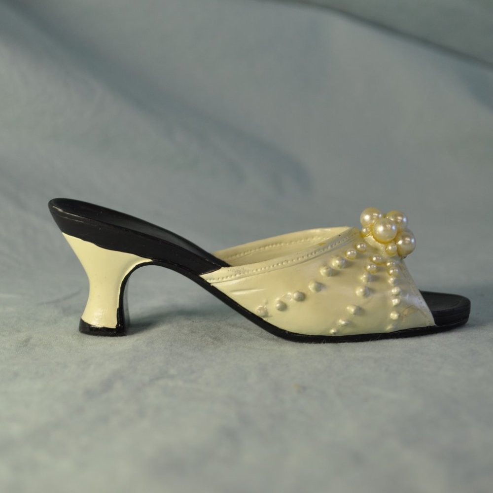 3 for $24 - vintage My Treasure fancy shoe figurine cream pearl (w1000)